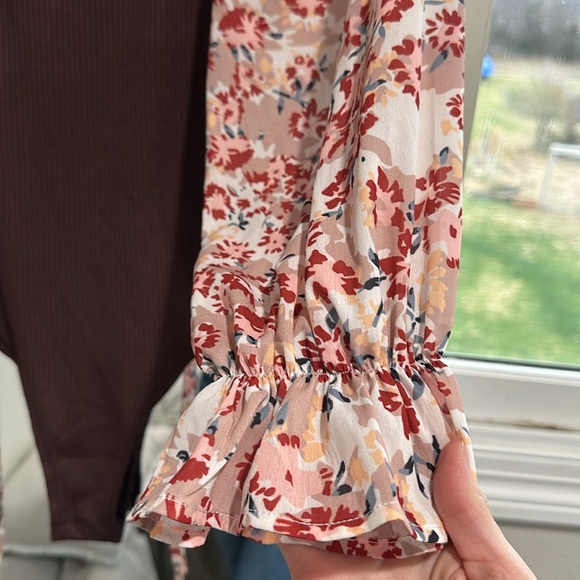 Brown bodysuit with floral sleeves - Picture 3 of 4